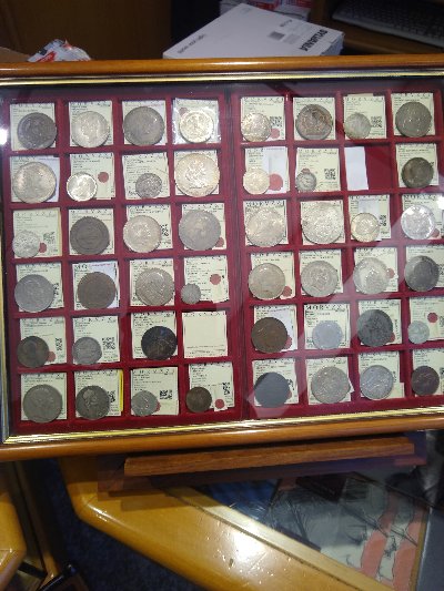 Pictures-Of-A-Storefront-In-Rome-That-Sells.ancients