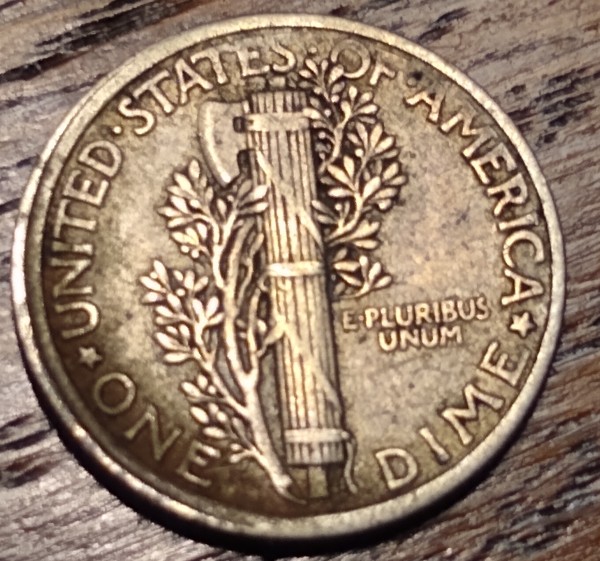 1916-And-1936-Mercury-Dime-.-Grades-In-Contrast.