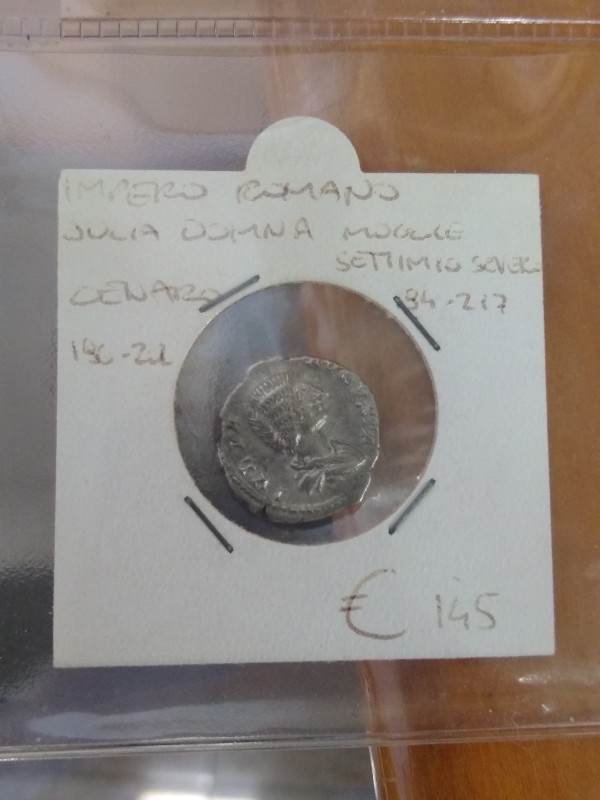 Types-Of-Ancients-I-See-At-Non-Ancient-Dealer-Shops-In-Rome