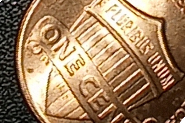 2021-Lincoln-Penny-With-A-Lot-Of-Doubling