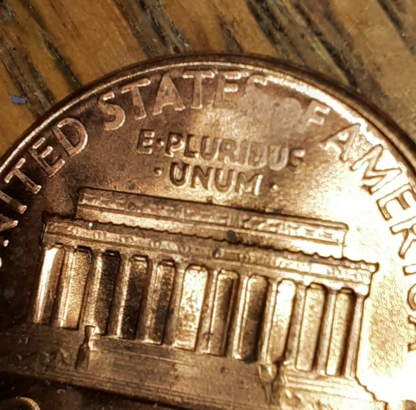 1988-Penny.-Is-The-Top-Of-The-Reverse-Faint-From-A-Grease-Strike?