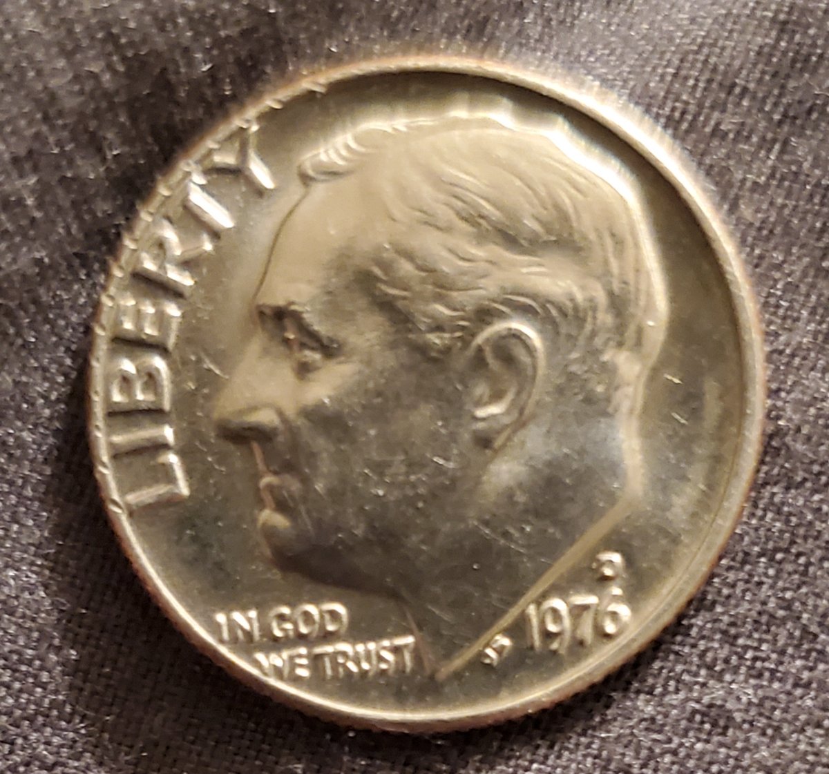 1976-D-Yellow-Tone-Dime-With-Possible-Errors.