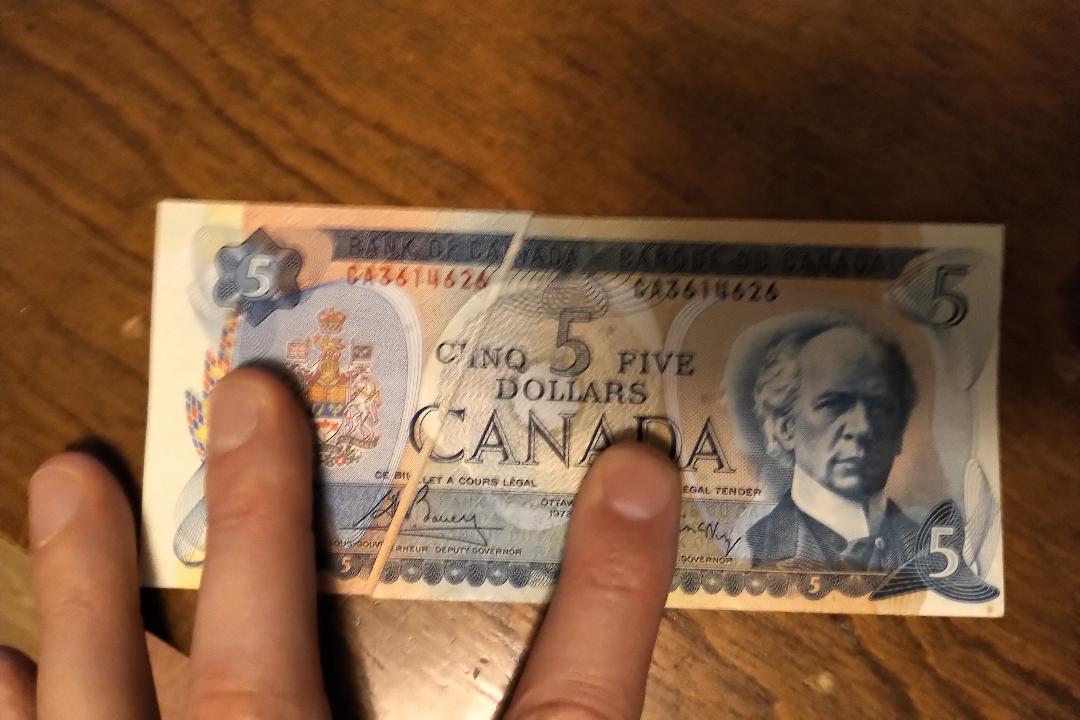 1972---$5-Note---Crease