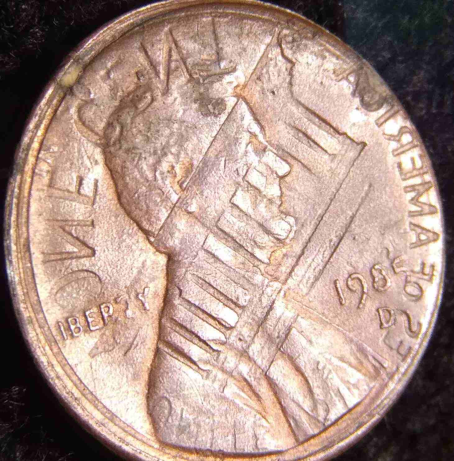 1985-D-Lincoln-Memorial-Cent---What-Type-Of-Error-Is-This.--Should-I-Send-It-To-PCGS?-Vise-Job