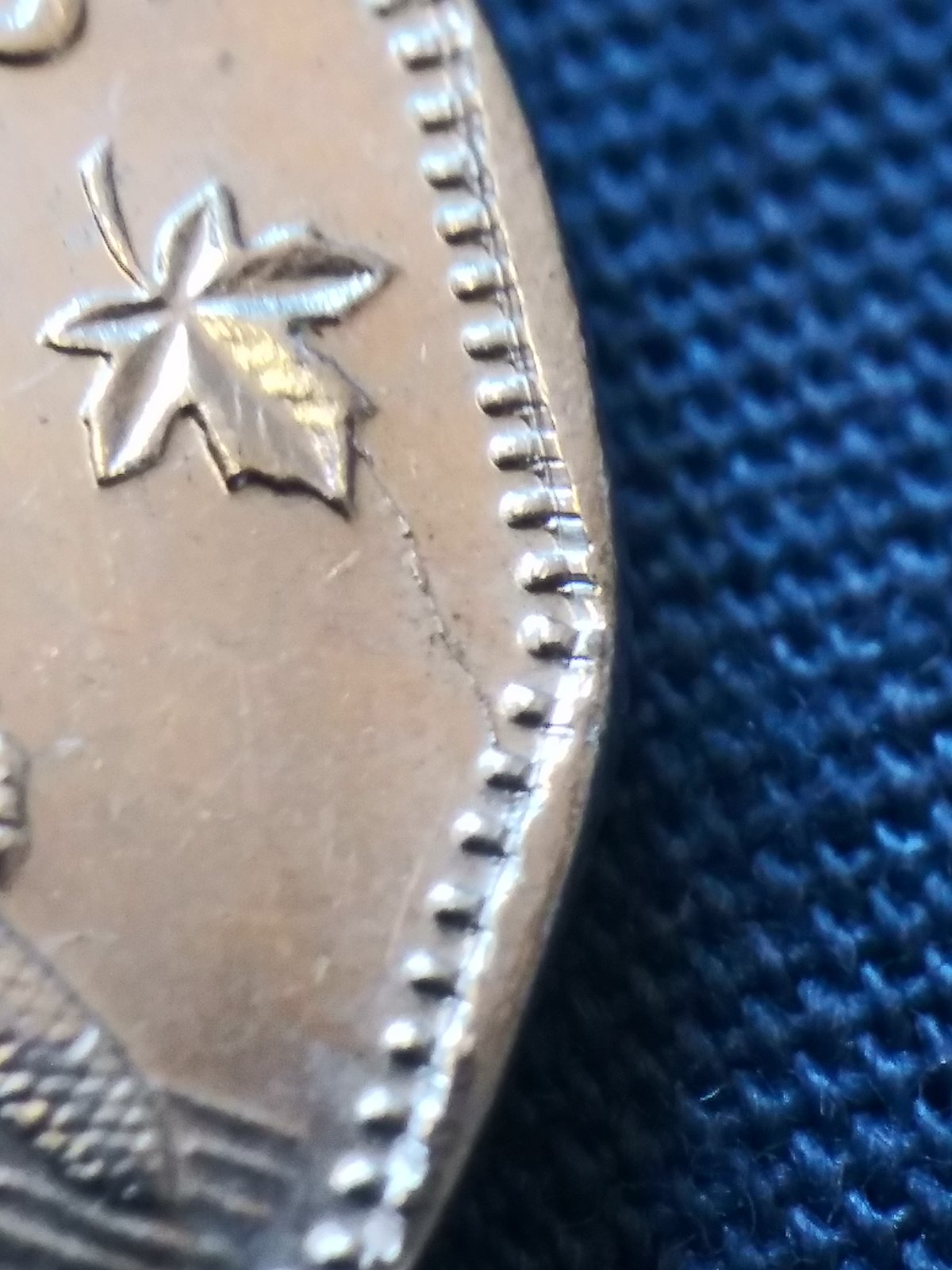 1962-5-Cent,-Die-Crack-From-Rim-To-Leaf