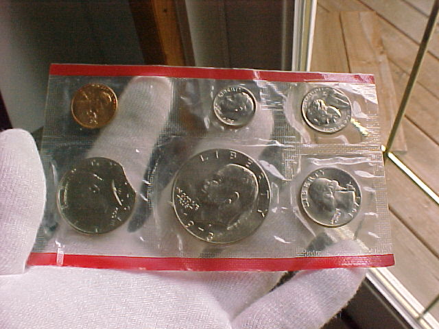 1973-Mint-Set-With-Clipped-Half-Dollar-Planchet