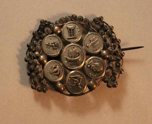 Help-To-Identify-An-Old-Medal