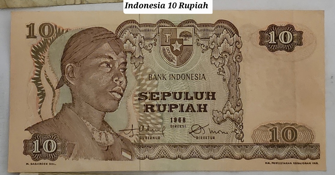 I-Have-Many-Paper-Notes-From-Many-Countries