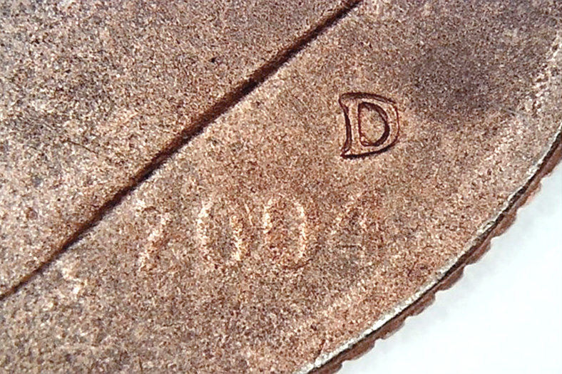 2004-D-Dime-Odd-Color-&-Texture
