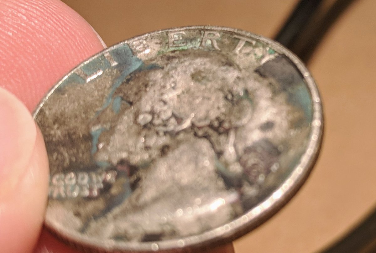 1981-Quarter-W/-Issue,-Extra-Metal,-Striking-Error?