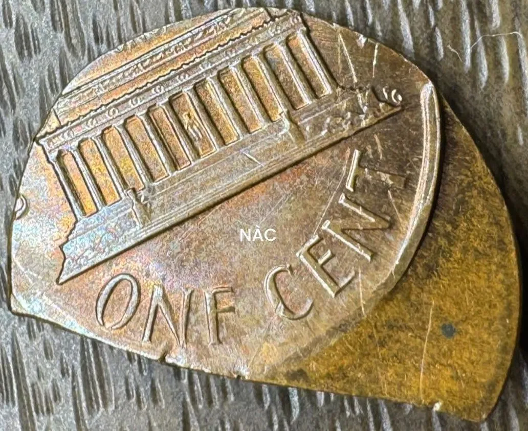 Very-Strange-Lincoln-Memorial-Cent