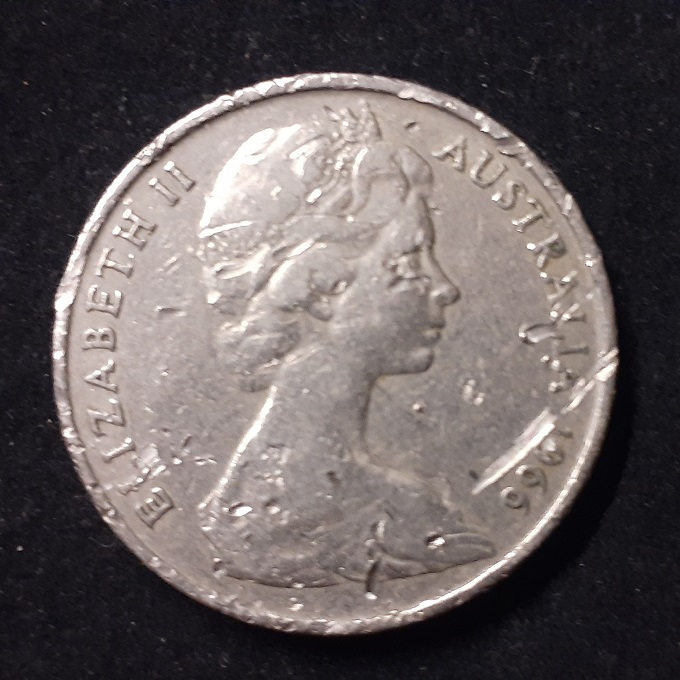 Yay-Or-Nay-Re-Australian-1997-5-Cent-&-1982-50-Cent
