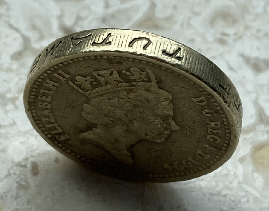 Need-Help-With-Possible-Error-1-Pound-Coin,-Incorrect-Date