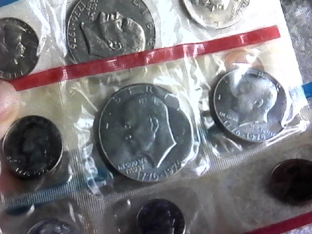 1975-D-Mint-Set.-Nice-Blue-Toning.-Designers-Initials-On-Dollar-Look-Bad!