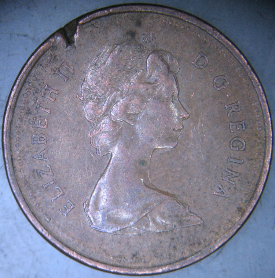 1979-Canadian-1-Cent-Hanging---Ragged-Fissure-Clip