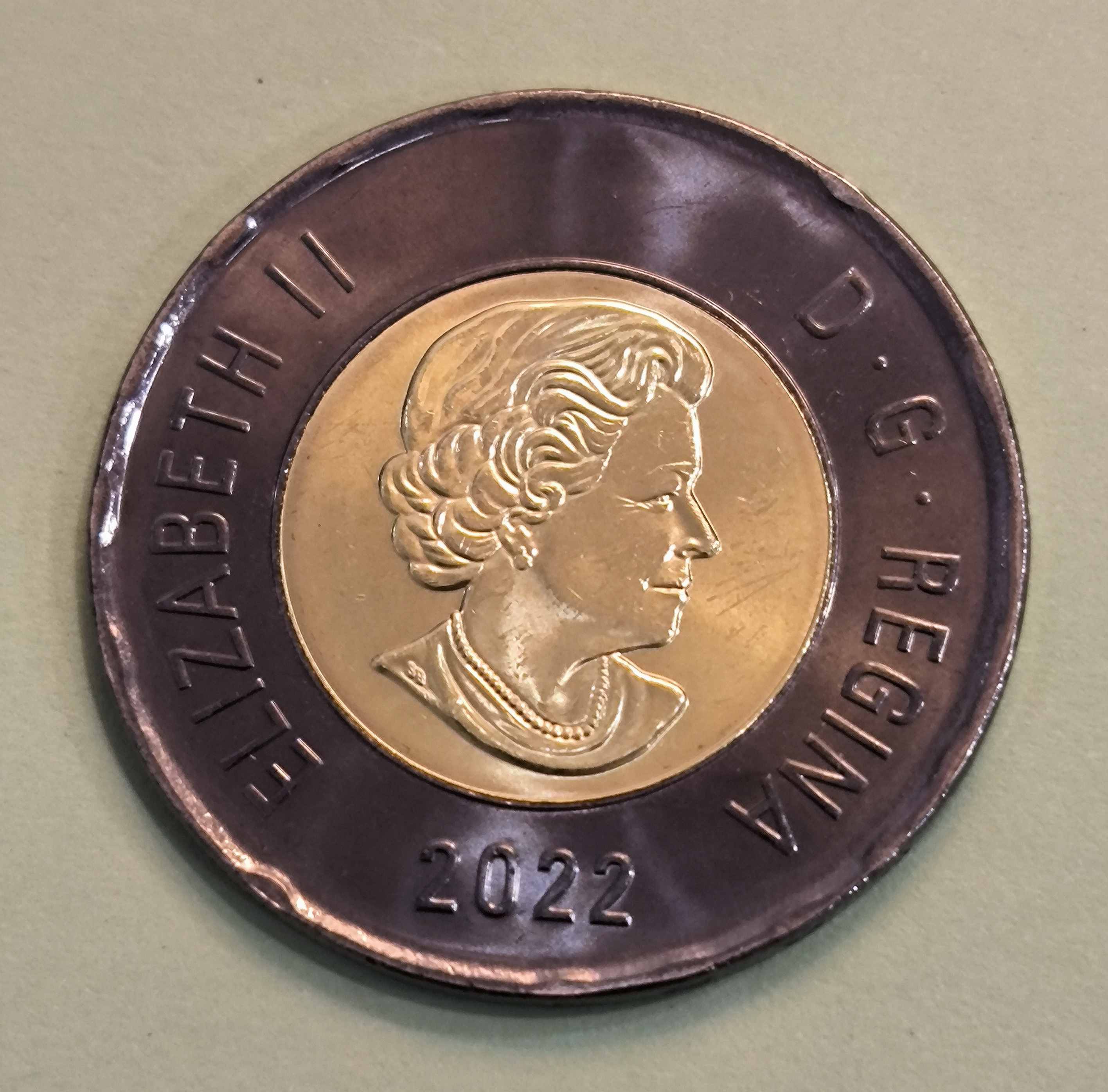Dark-Shining-Uncirculated-2022-Canadian-Toonie