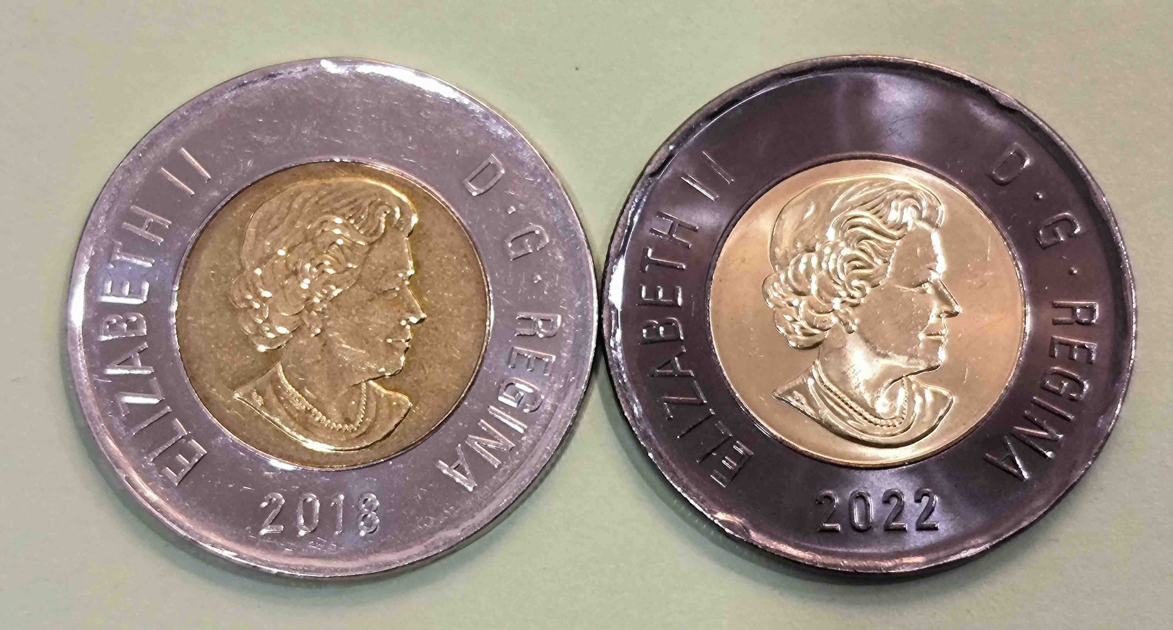 Dark-Shining-Uncirculated-2022-Canadian-Toonie