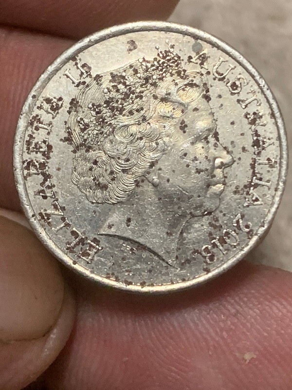 10c-Aust-2013-...oddly-Painted-On-Both-Sides-Of-The-Coin-....maybe-?