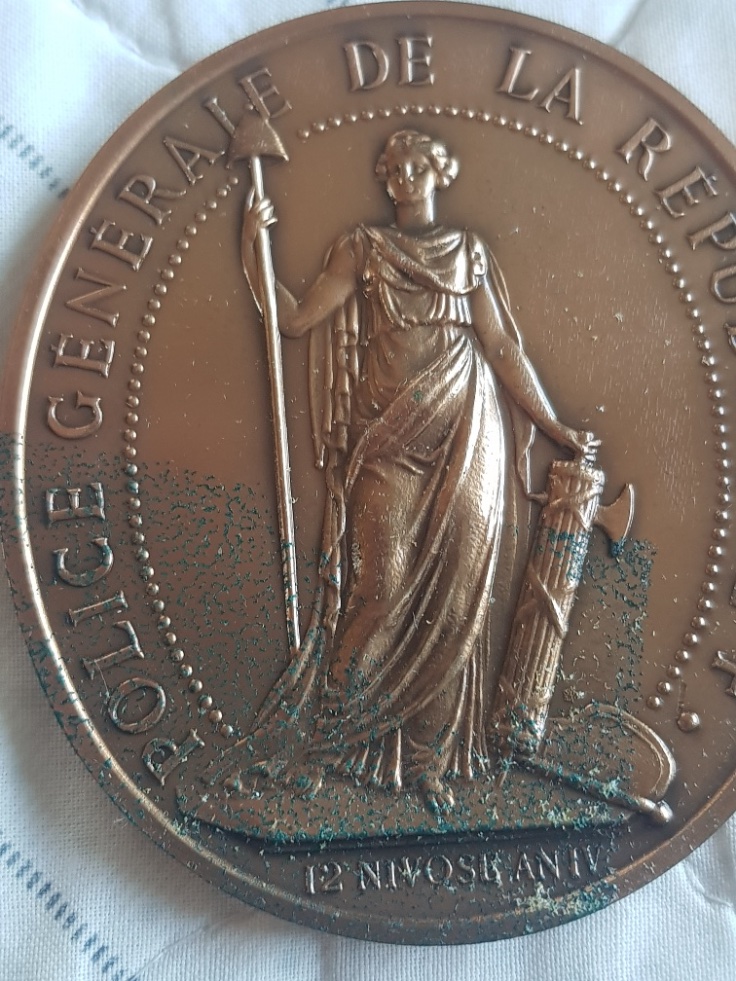 Remove-Residue-On-Medal