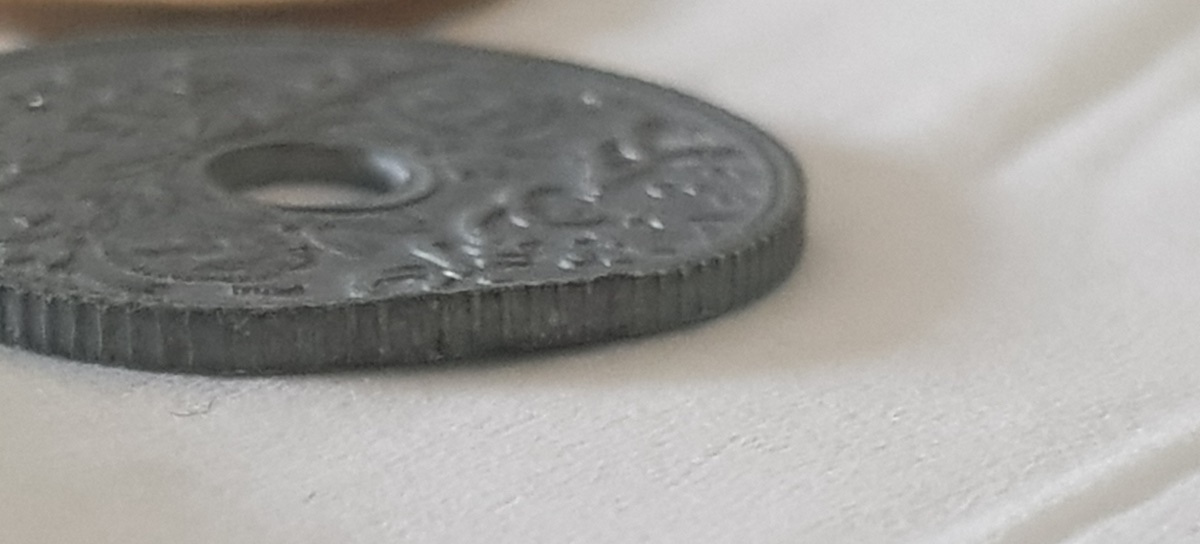 What-Make--A-Coin-In-This-Condition-?-Raised-Side