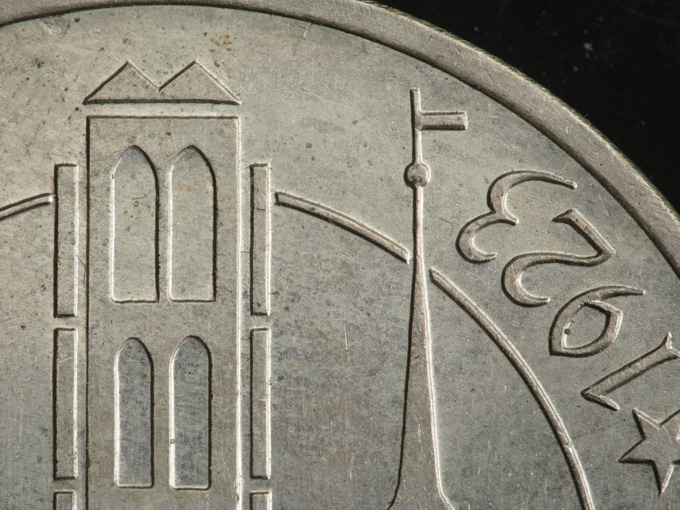 A-Pictoral-Genuine-/-Fake-Coin-Comparison-Of-A-1923-Danzig-5-Gulden-Coin.