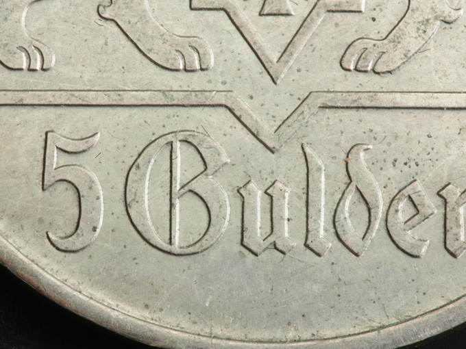 A-Pictoral-Genuine-/-Fake-Coin-Comparison-Of-A-1923-Danzig-5-Gulden-Coin.