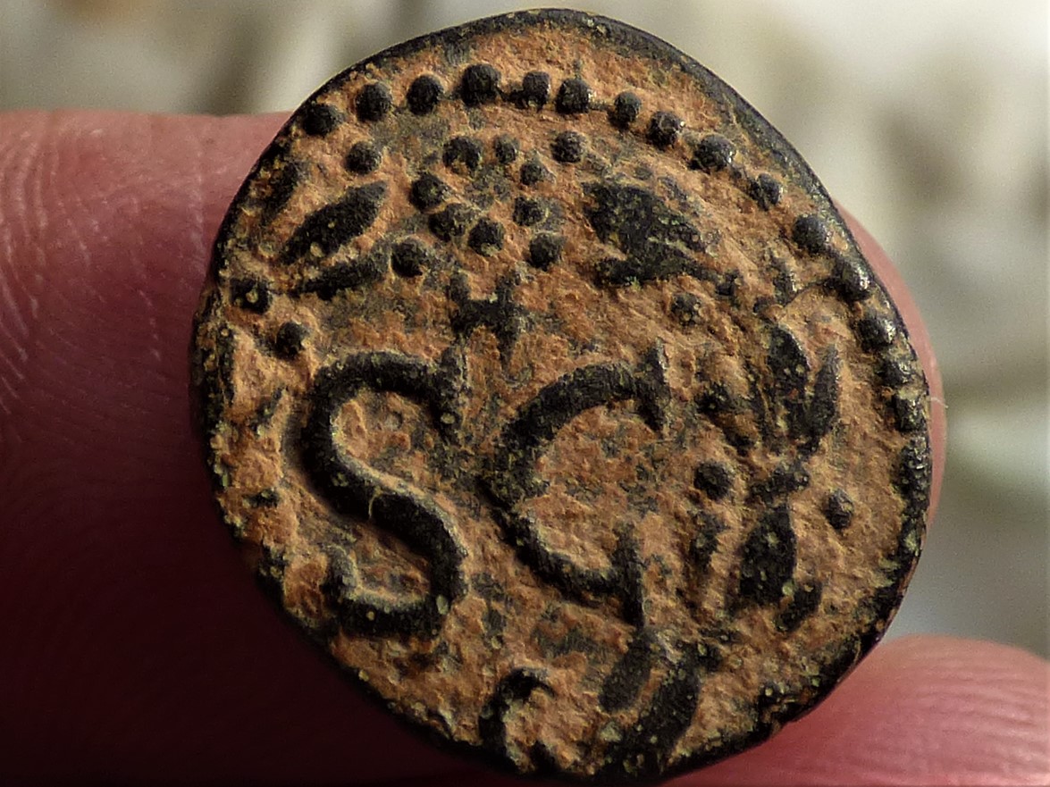 Can-You-Help-Me-With-The-ID-For-This-Little-20mm-Desert-Patina-Coin