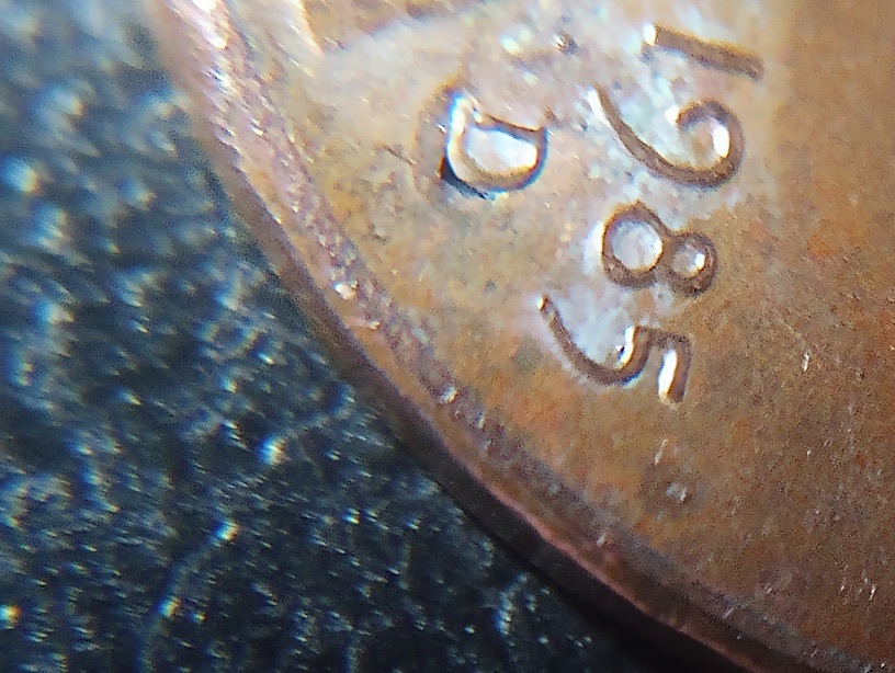 1985-D-Lincoln-Penny--Corrosion-Dome-Formed-Around-The-Mint-Mark-Bumps-On-Lincolns-Face