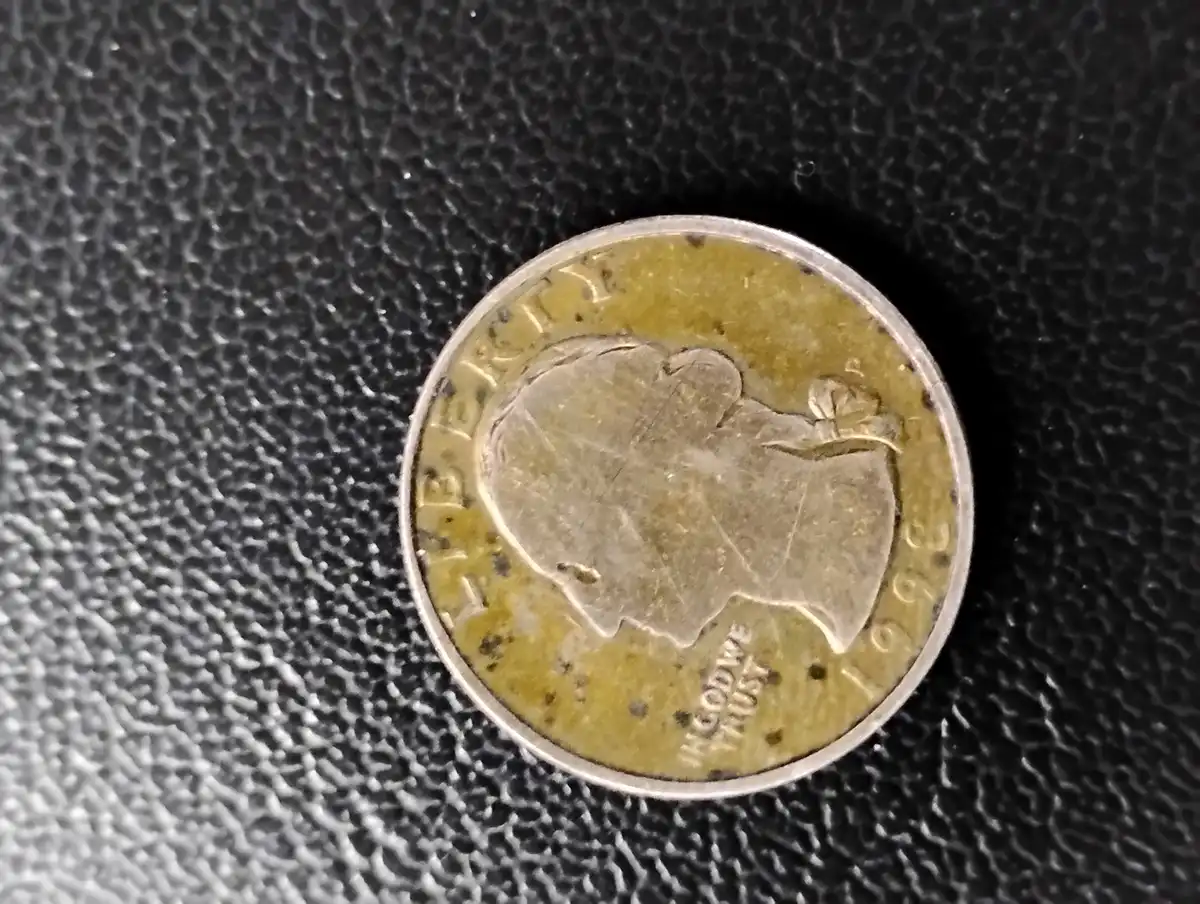 1998-Quarter.-I-Don't-Know-If-This-Has-Been-Purposely-Altered-Or-Not