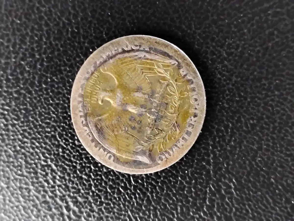 1998-Quarter.-I-Don't-Know-If-This-Has-Been-Purposely-Altered-Or-Not