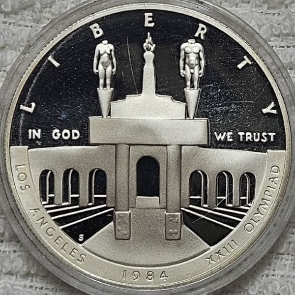 Post-Your-Coins-And-Medals-That-Depict-A-Statue