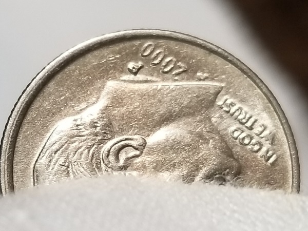 2000-P-Roosevelt-Dime-With-Die-Chip-Resembling-A-Collar