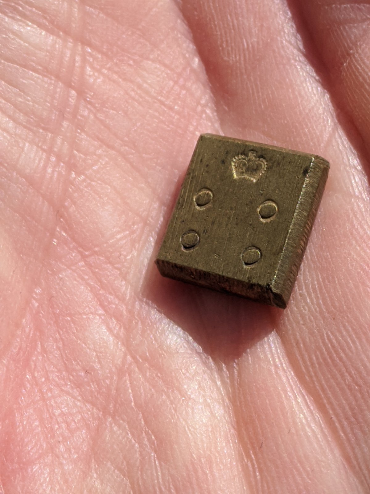 Old-Banker's-Scale-With-Weights-For-Doubloon-And-Other-Denominations