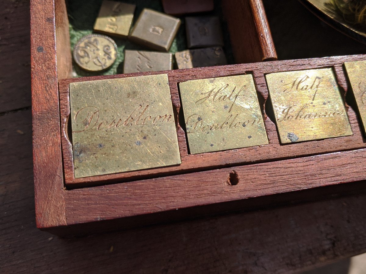 Old-Banker's-Scale-With-Weights-For-Doubloon-And-Other-Denominations