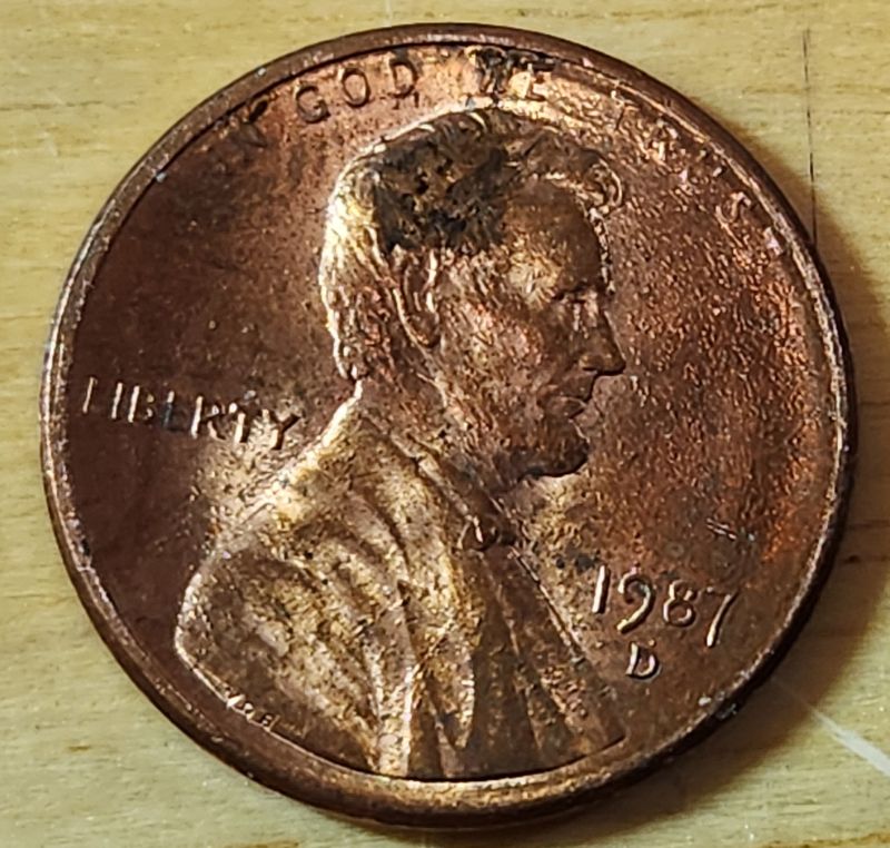 1987-D-Lincoln-Penny-Nice-Color.-Item-Stuck-To-Steps-On-Reverse