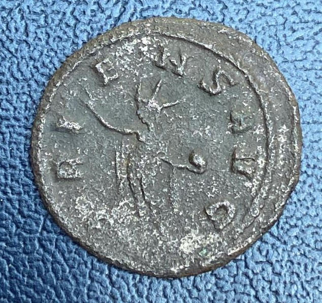 Roman-Coin-To-ID---Barbarous-Radiate?