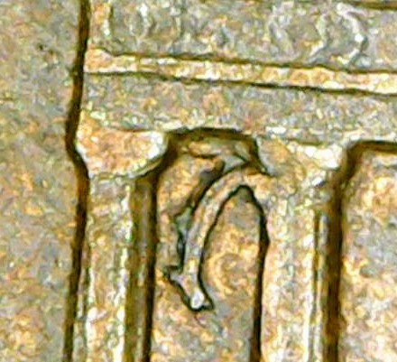 1999-Penny-With-A-Mark-I-Have-Not-Seen-On-Far-Left-Between-The-Columns..
