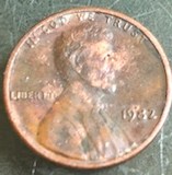 This-1982-Zinc-Penny-Has-A-Couple-Of-Strange-Things-On-It
