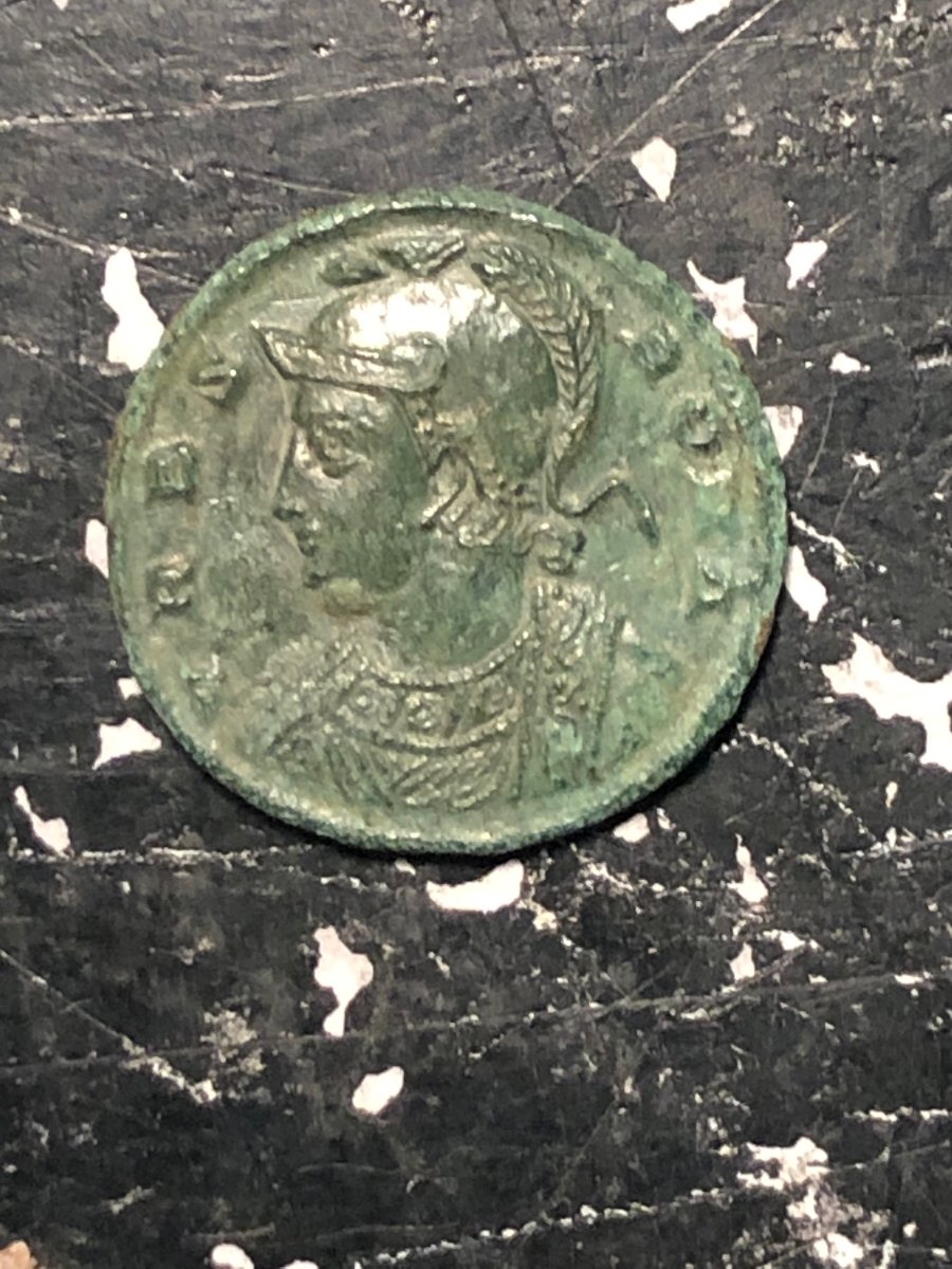 Ancient-Rome-Constantine?-Ae-Vrbs-Roma-2.37g-17.7mm