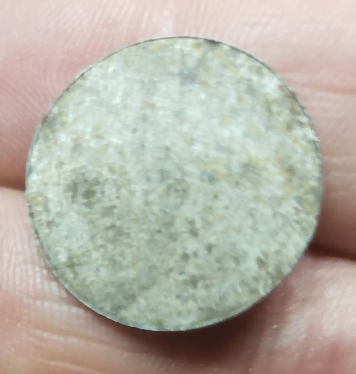 Need-Help-Identifying-The-Writing-On-This-Token?