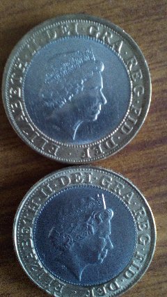 Fake-�2-Coins-Found-In-Change