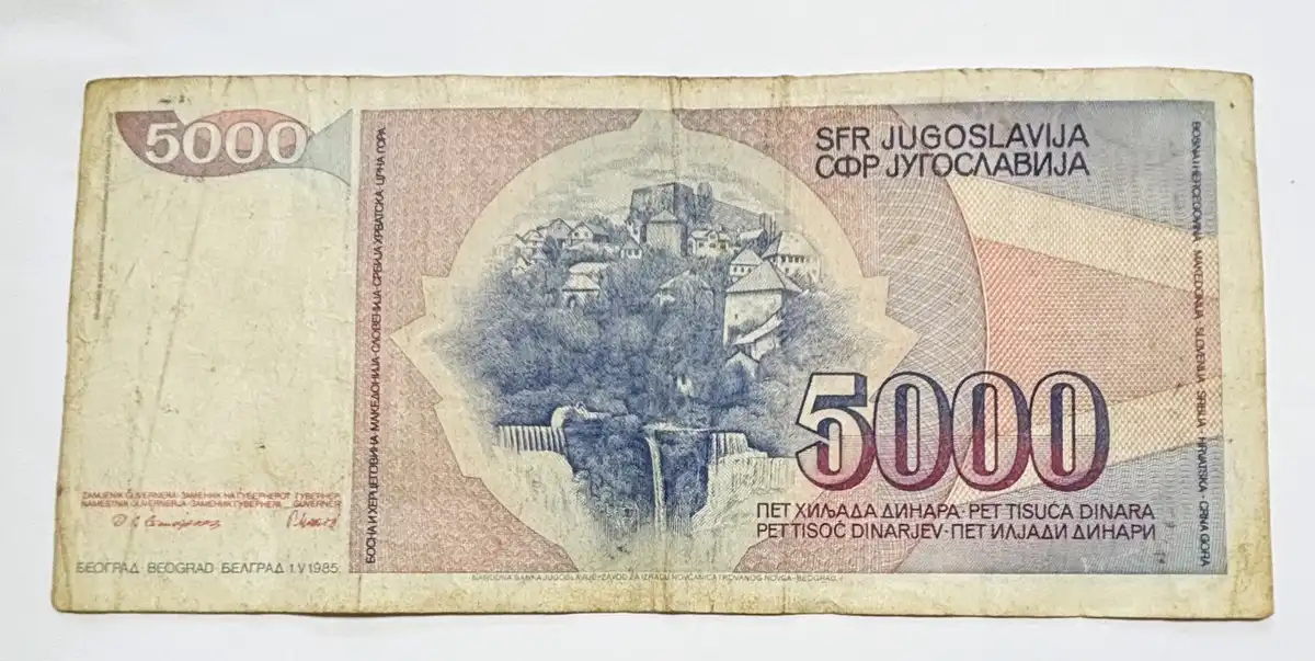 Post-Your-Numismatic-Items-With-Someone-Wearing-Glasses