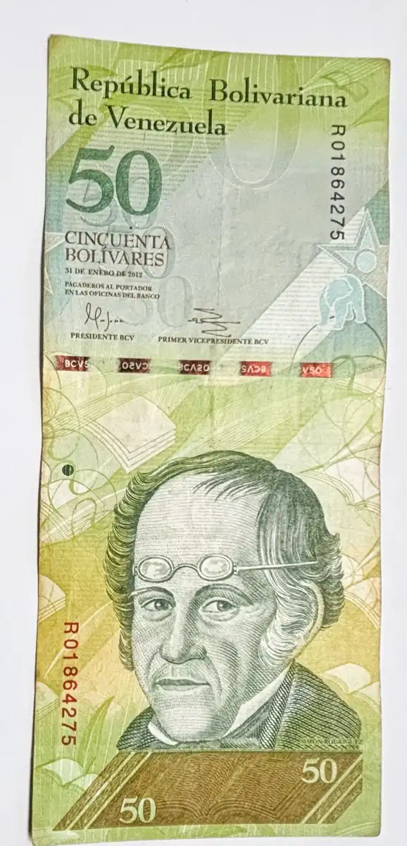 Post-Your-Numismatic-Items-With-Someone-Wearing-Glasses