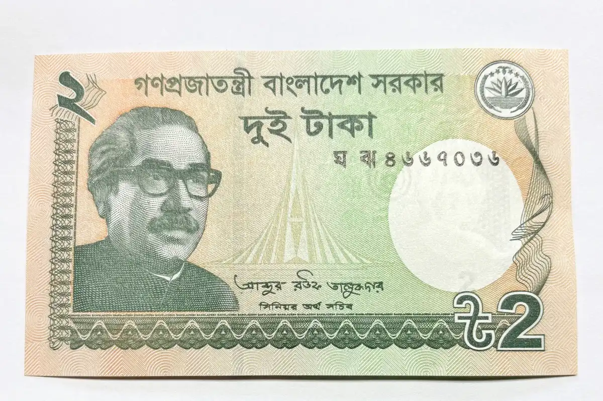 Post-Your-Numismatic-Items-With-Someone-Wearing-Glasses