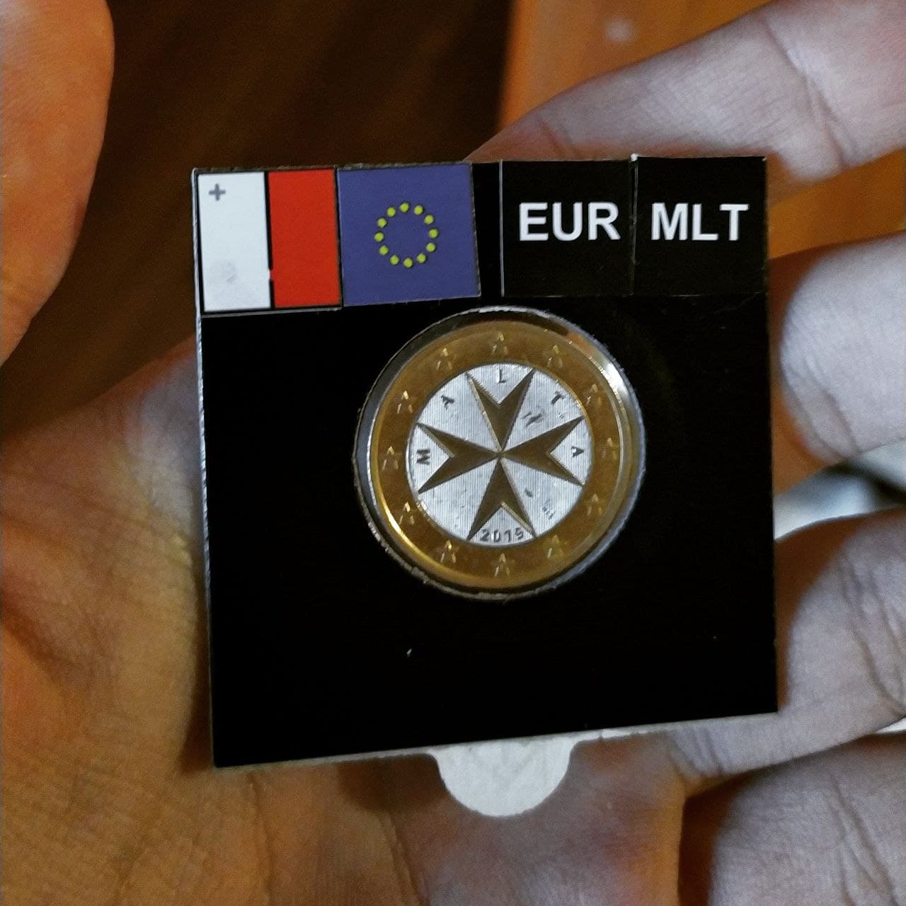 Trying-To-Collect-$1-Coins-From-Around-The-World