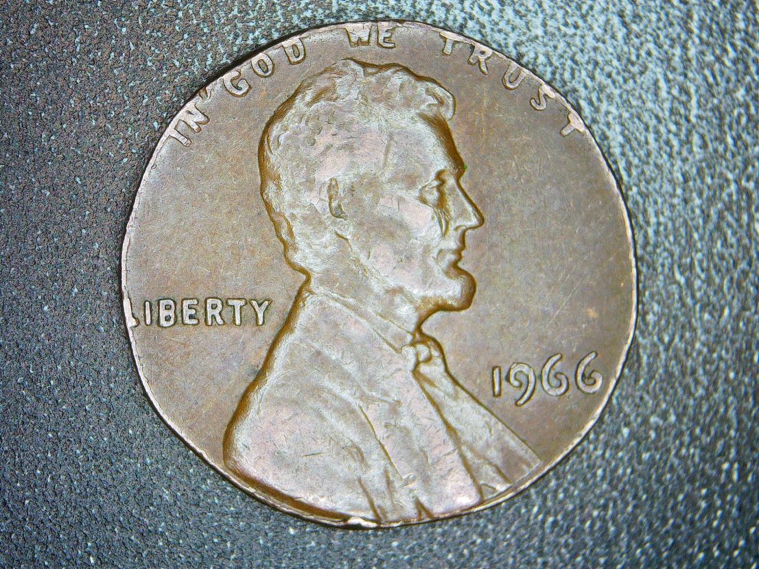 1966-Lincoln-Memorial-Penny-Same-Size-As-A-Dime?