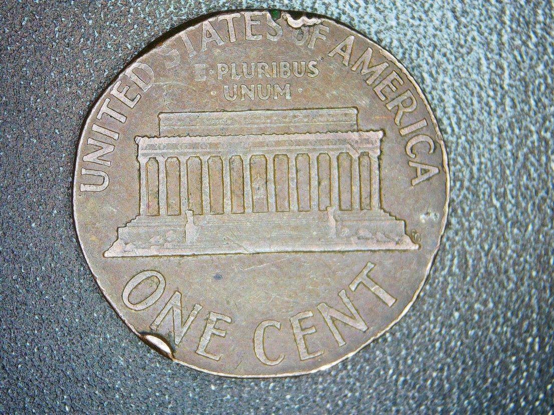 1966-Lincoln-Memorial-Penny-Same-Size-As-A-Dime?