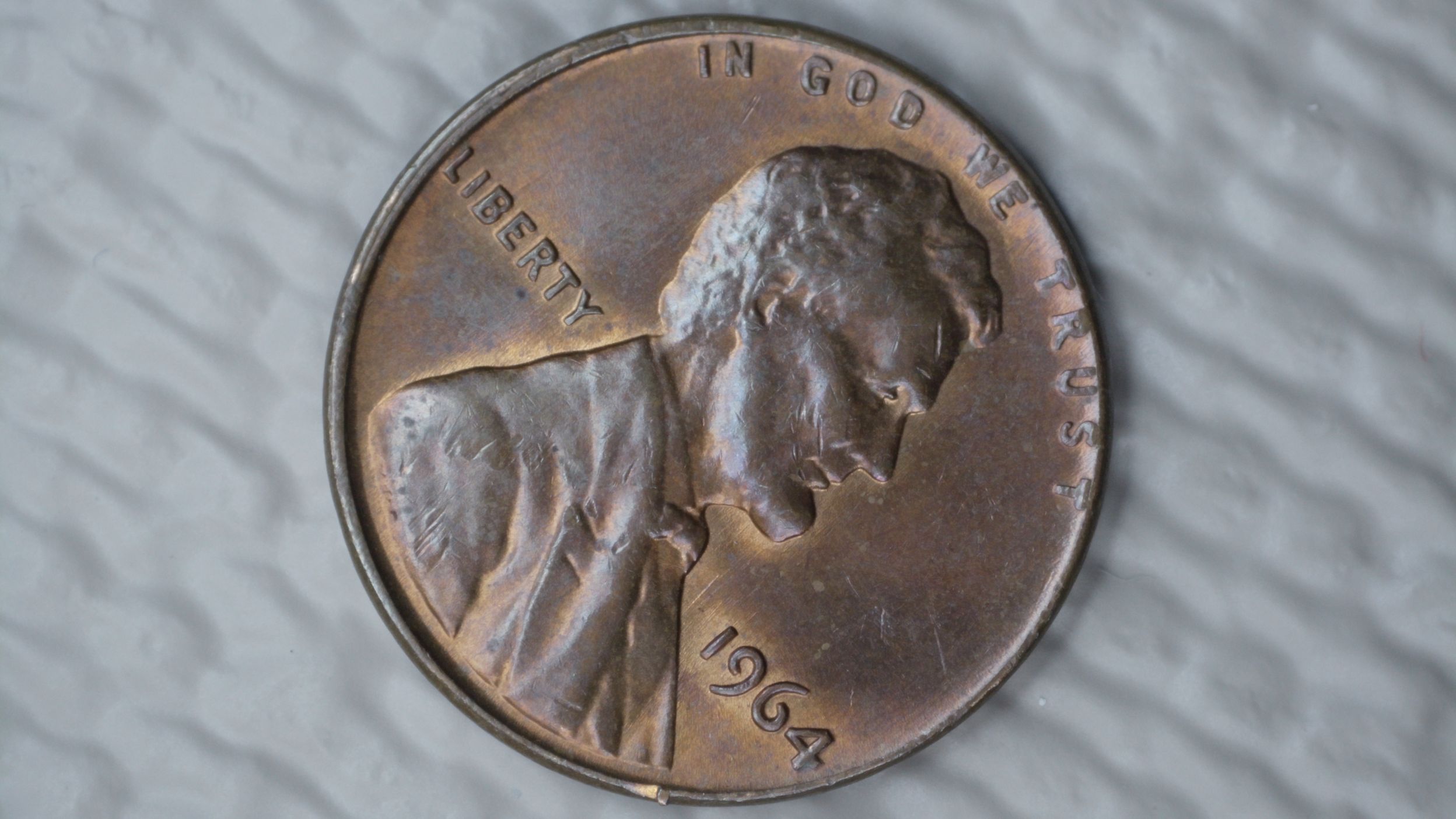 1964-Lincoln-Memorial-Penny.-Interesting-Color