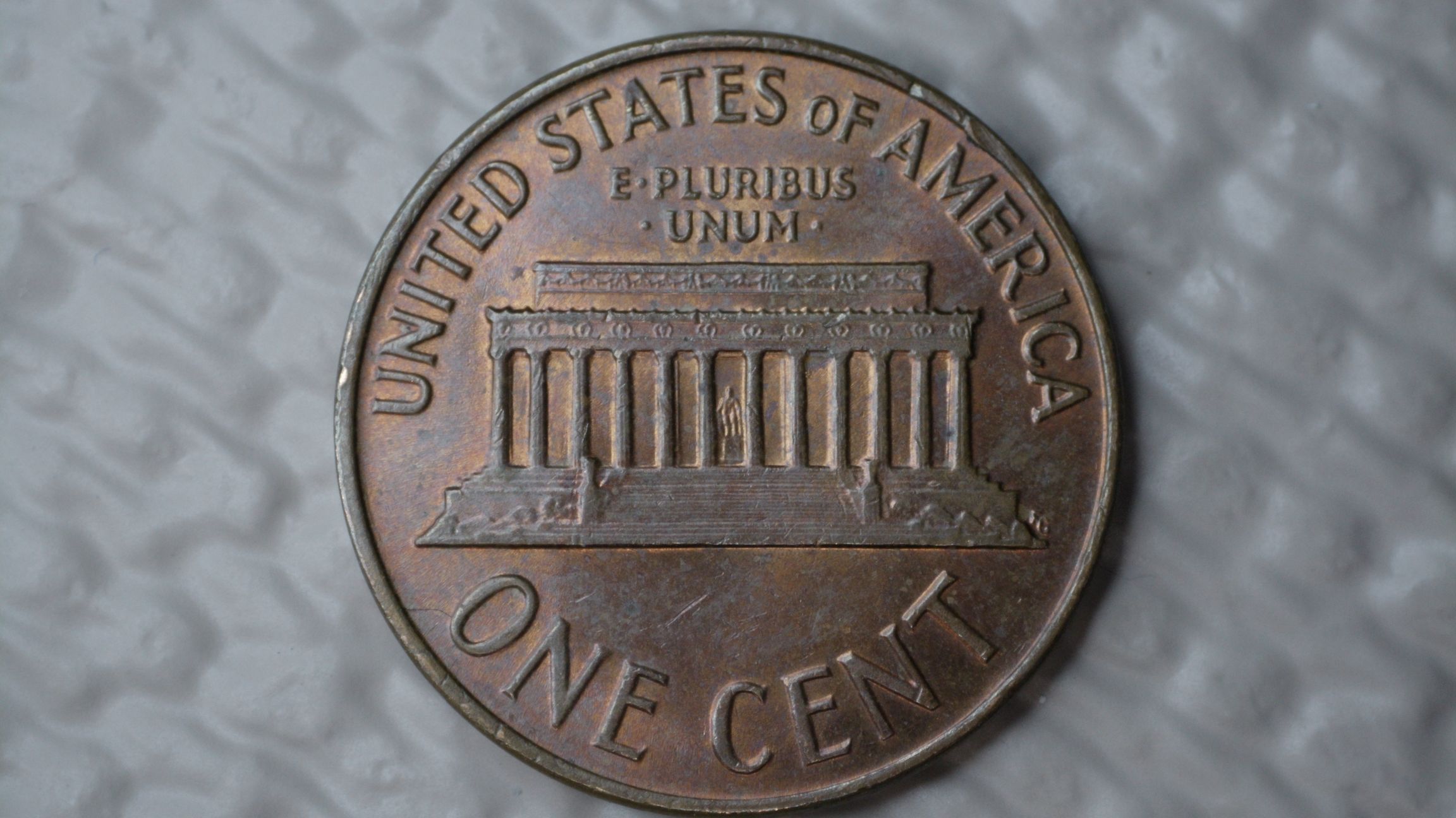 1964-Lincoln-Memorial-Penny.-Interesting-Color