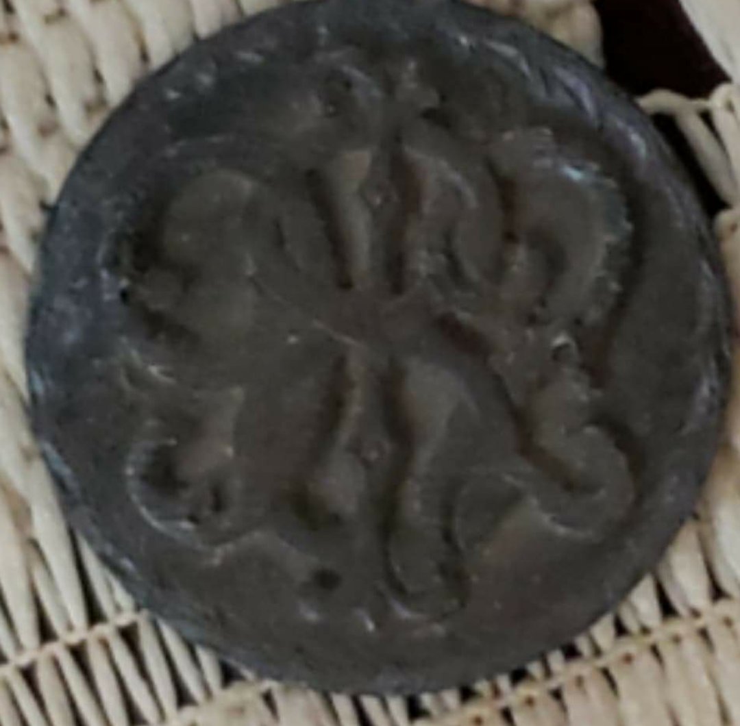Found-Coin-Or-Token.need-ID-Please